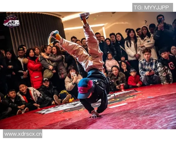 成都极限运动队在世界街舞大赛中的力量与激情完美展现